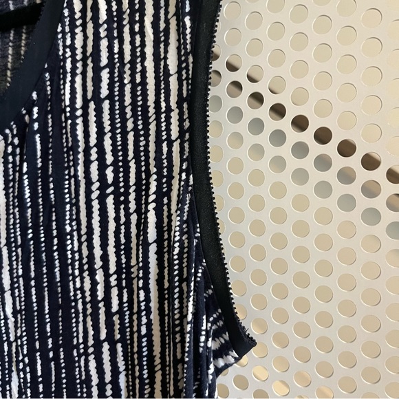 Ann Taylor Loft Sleeveless Top Size XL Black and White - Picture 7 of 7